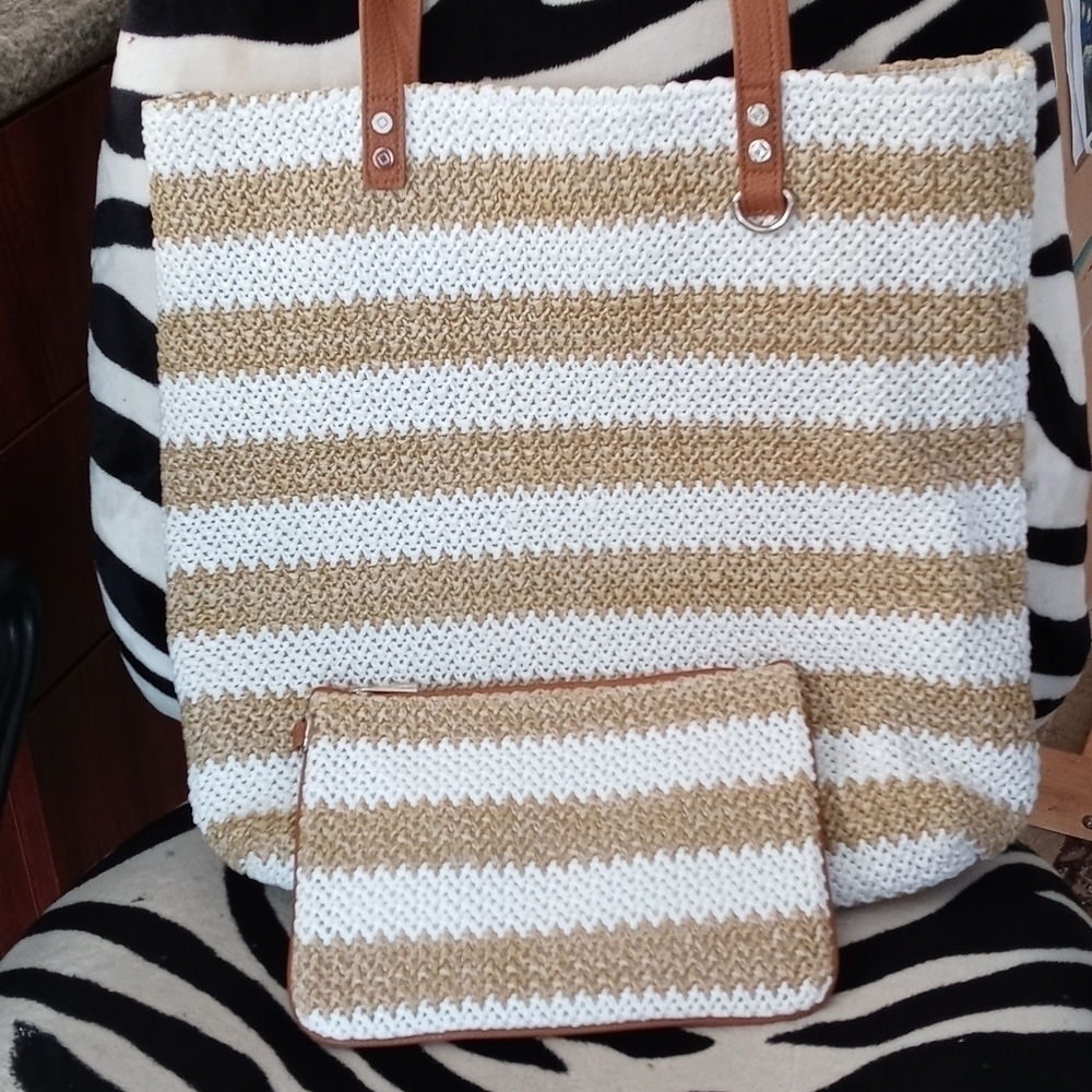 Beautiful tote bag with matching cosmetic bag tan and white